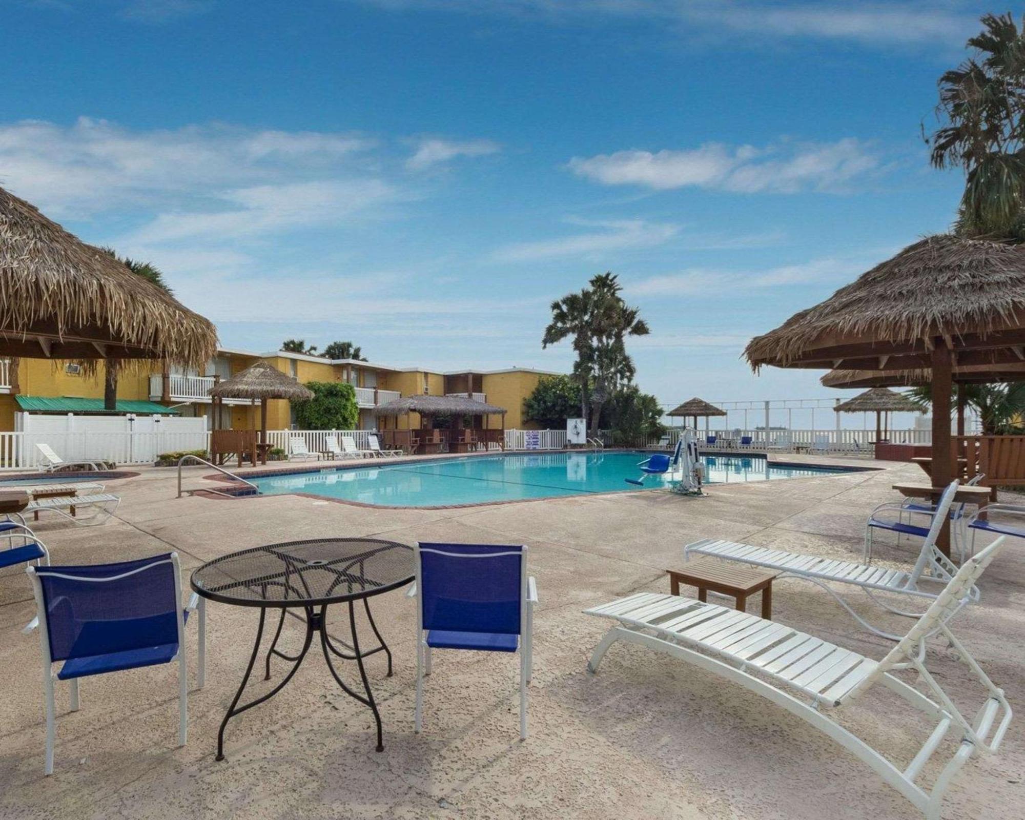 Quality Inn & Suites On The Beach Corpus Christi Exterior photo