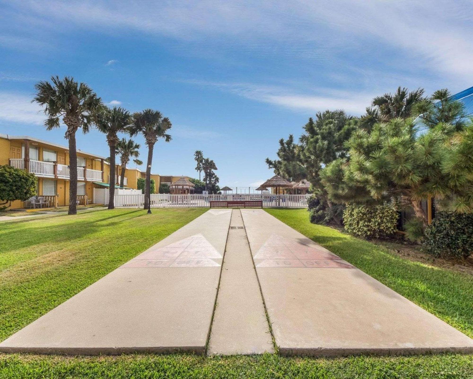 Quality Inn & Suites On The Beach Corpus Christi Exterior photo