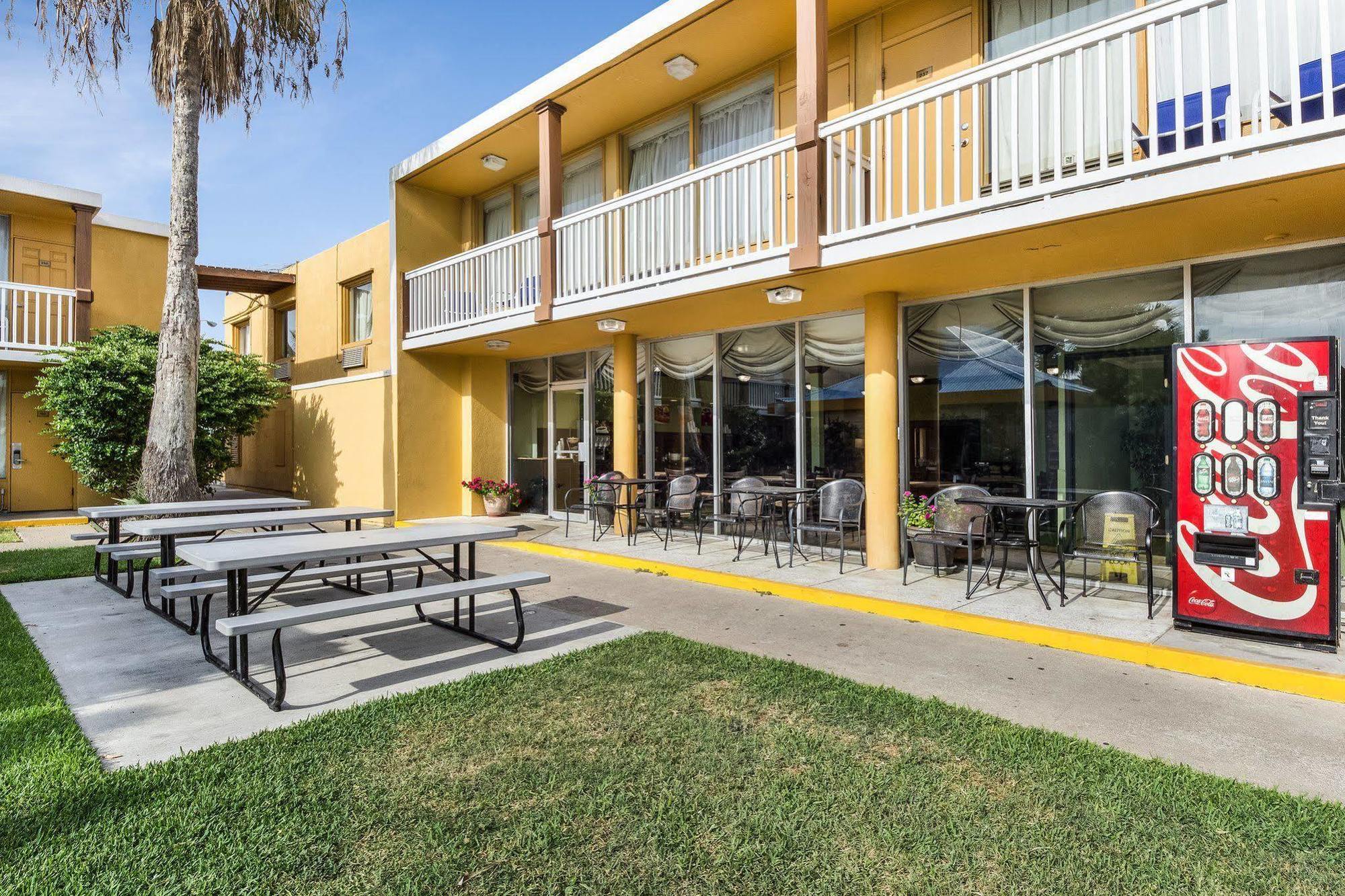 Quality Inn & Suites On The Beach Corpus Christi Exterior photo